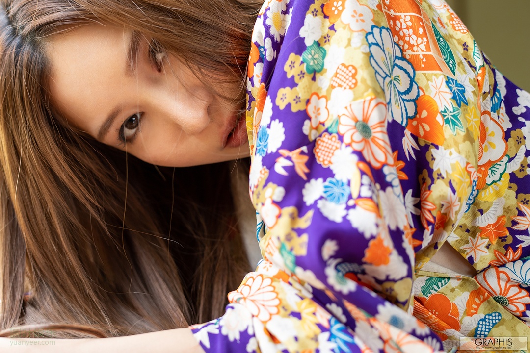 (2018 - 06 - 15) Aoi (葵) - Allure