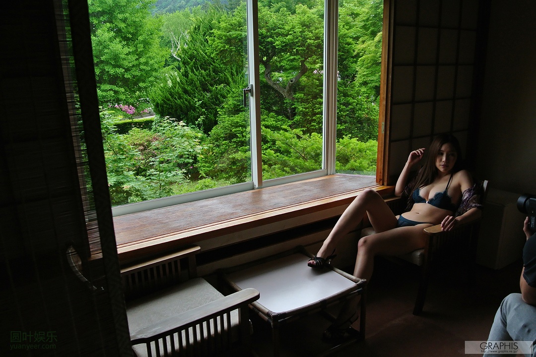 (2018 - 06 - 15) Aoi (葵) - Allure