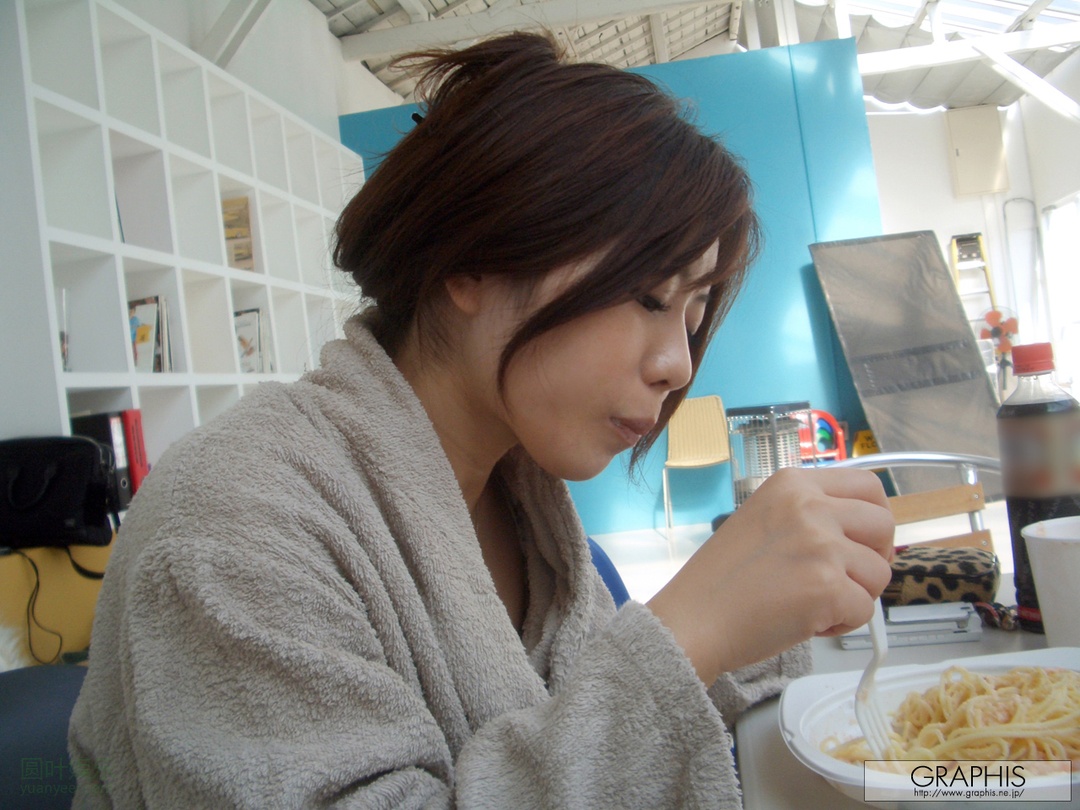 (2008 - 11 - 14) MATSUSHITA Momoka (松下桃香) - peach buttocks