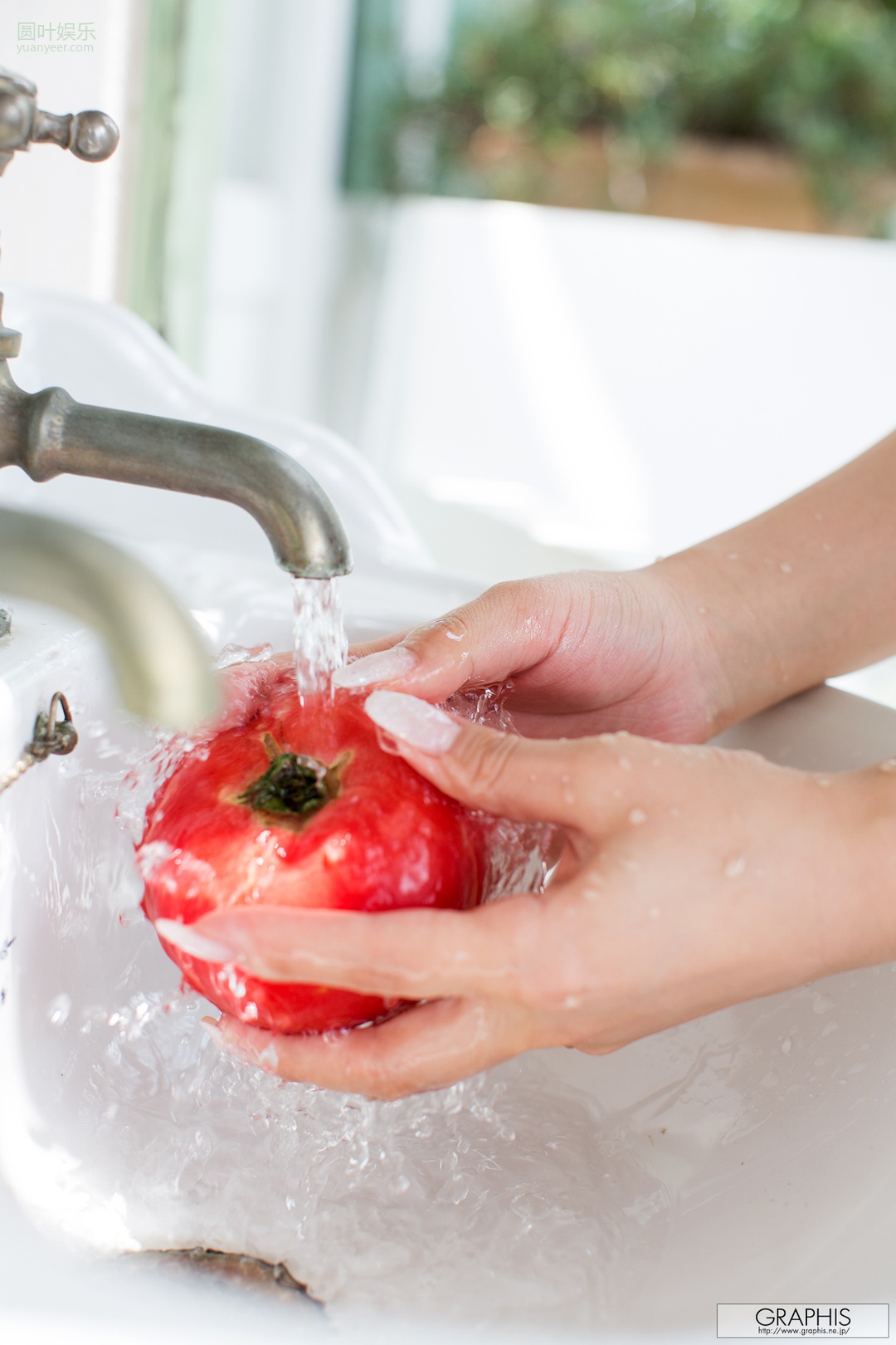 (2016 - 12 - 02) MIKAMI Yua (三上悠亜) - Divine Sprout