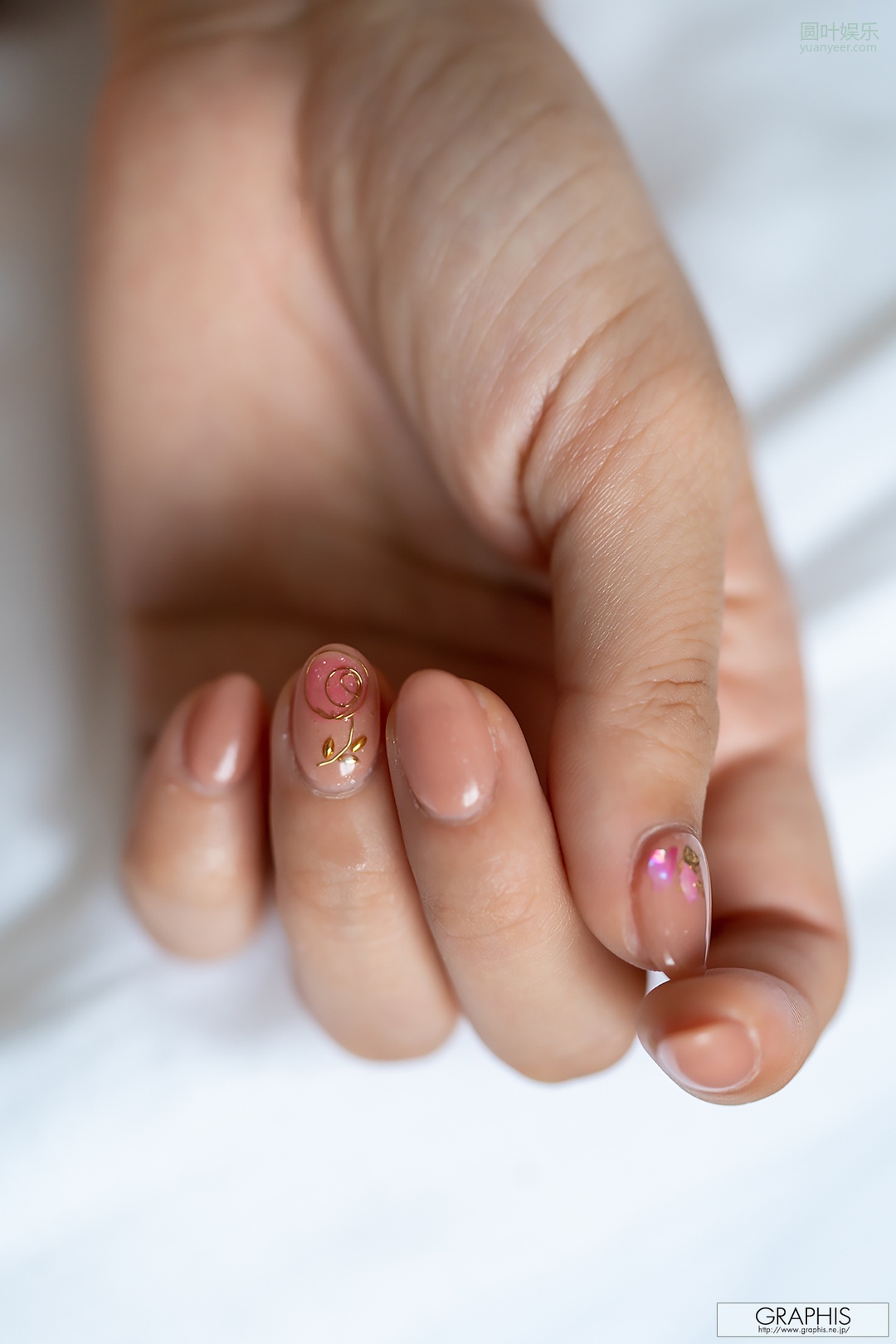 (2018 - 12 - 28) MOMONOGI Kana (桃乃木かな) - Winter Special 2018 - Sign