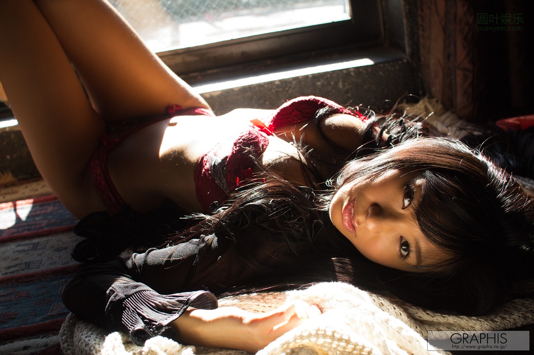 (2012 - 01 - 06) OGURA Nana (小仓奈々) - GLAMOROUS BODY