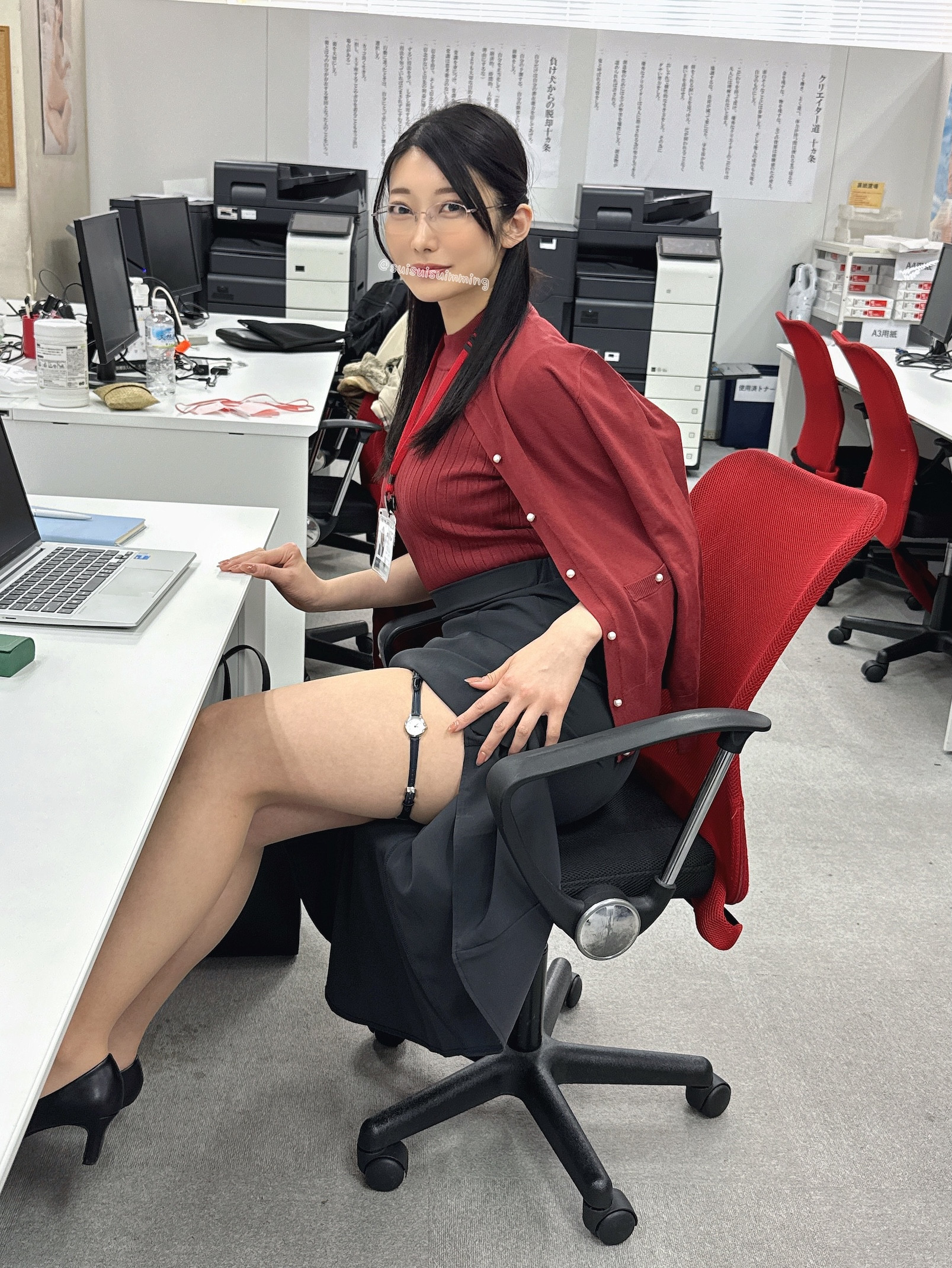守屋よしの(守屋芳乃)出道作品SDJS-307发布！SOD最强兵器！168公分大长腿女子社员解禁给男优插了！-图片3