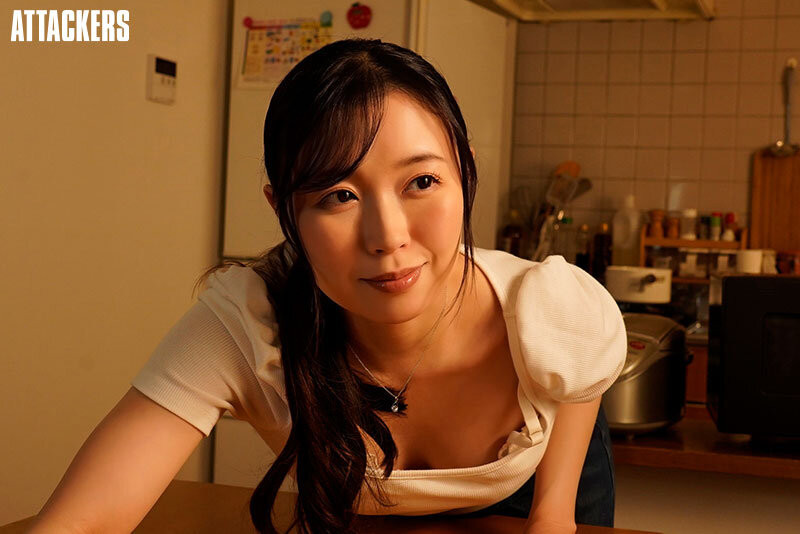 流川はる香(流川春香)作品ADN-710发布！最甜美的眼镜阿母露出花蕾了……于是儿子的同学骑上去了！