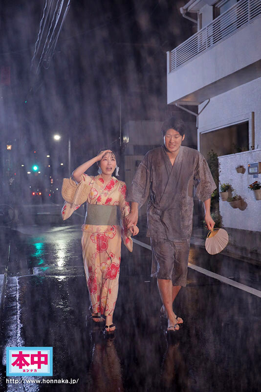 香水じゅん(香水纯)作品HMN-637发布！花火大会突遇暴雨，童年好友露出美波让人忍不住推倒-图片3
