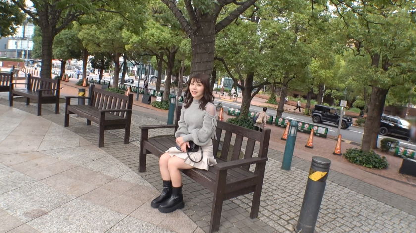 みや 27岁，一个穿着蓬松衣服的可爱女人。【初撮り】ネットでAV応募→AV体验撮影 2337