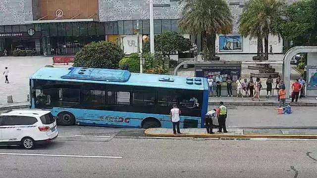 她错过了一站路，15个人错过了下半生