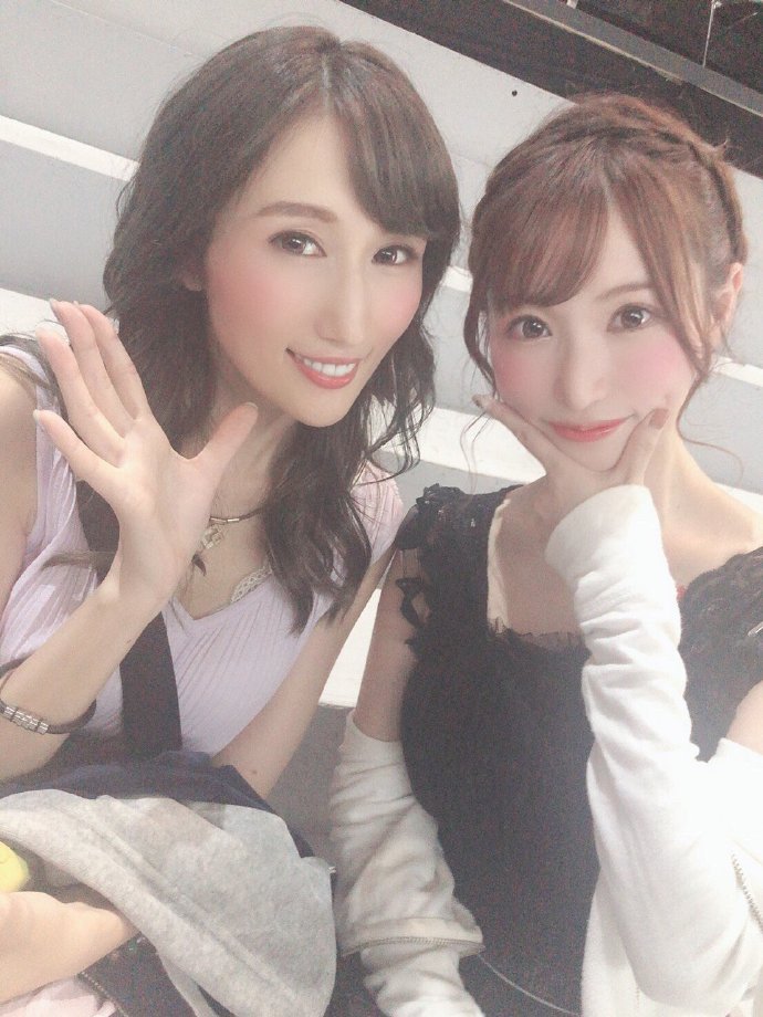 三上悠亚挥毫题写老司机