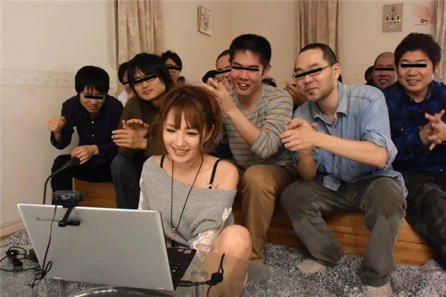 天海翼：人潮拥挤，幸好是你