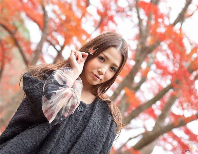 友田彩也香：颠沛流离的专属演员