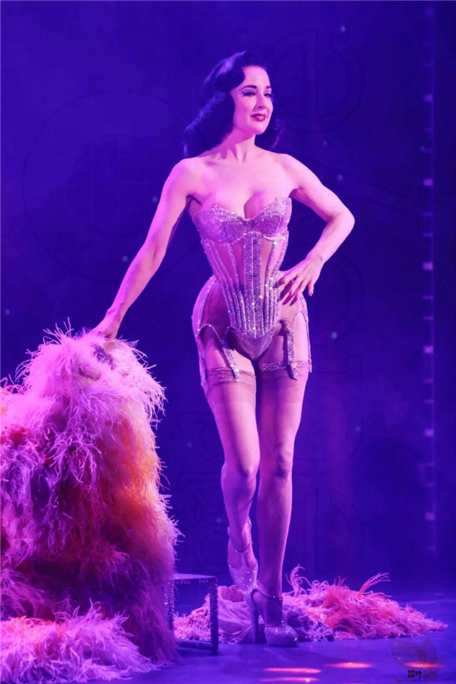 Dita Von Teese：47岁的她，是世界上所有成年男性最魂牵梦绕的女人