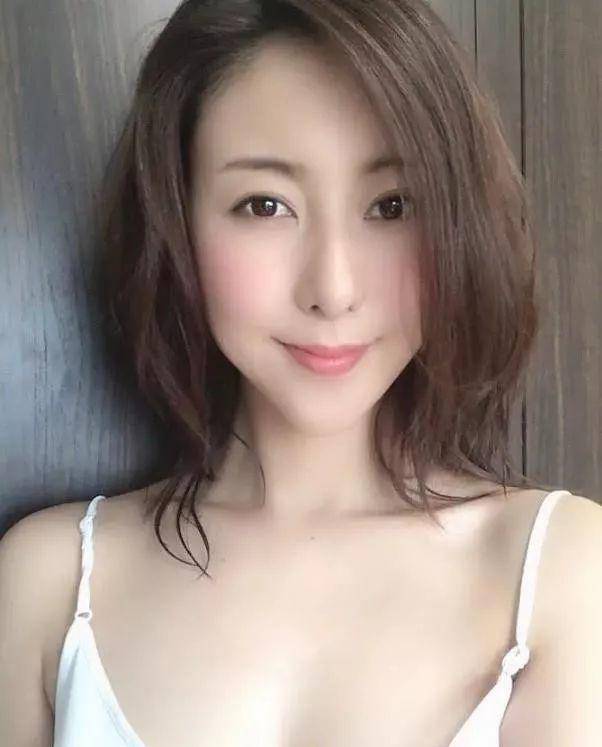 松下纱荣子：低调的轻熟系王者，没有之一