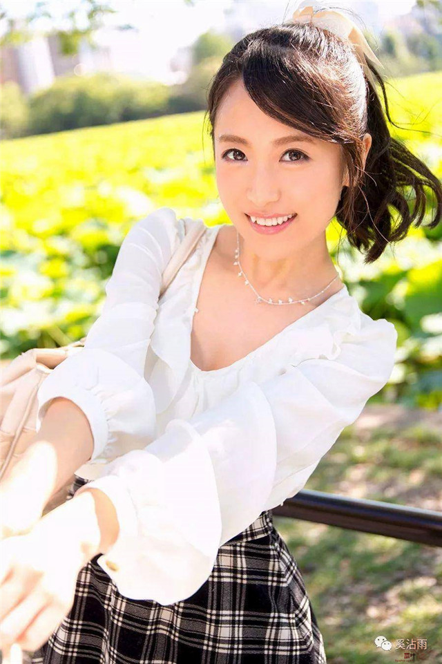 由爱可奈9月移籍MOODYZ，长瀬麻美重启摄影