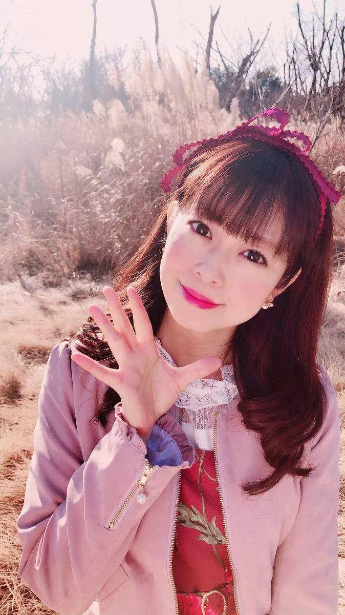 她已经做了23年偶像，现在还没有毕业的意思