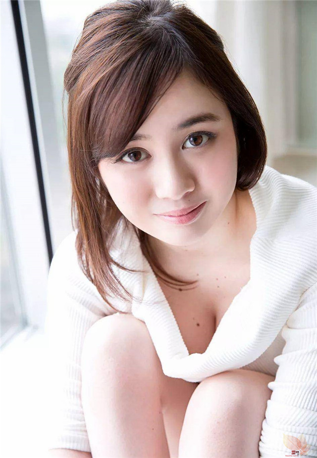 吉川爱美：孤独的天然美波女优