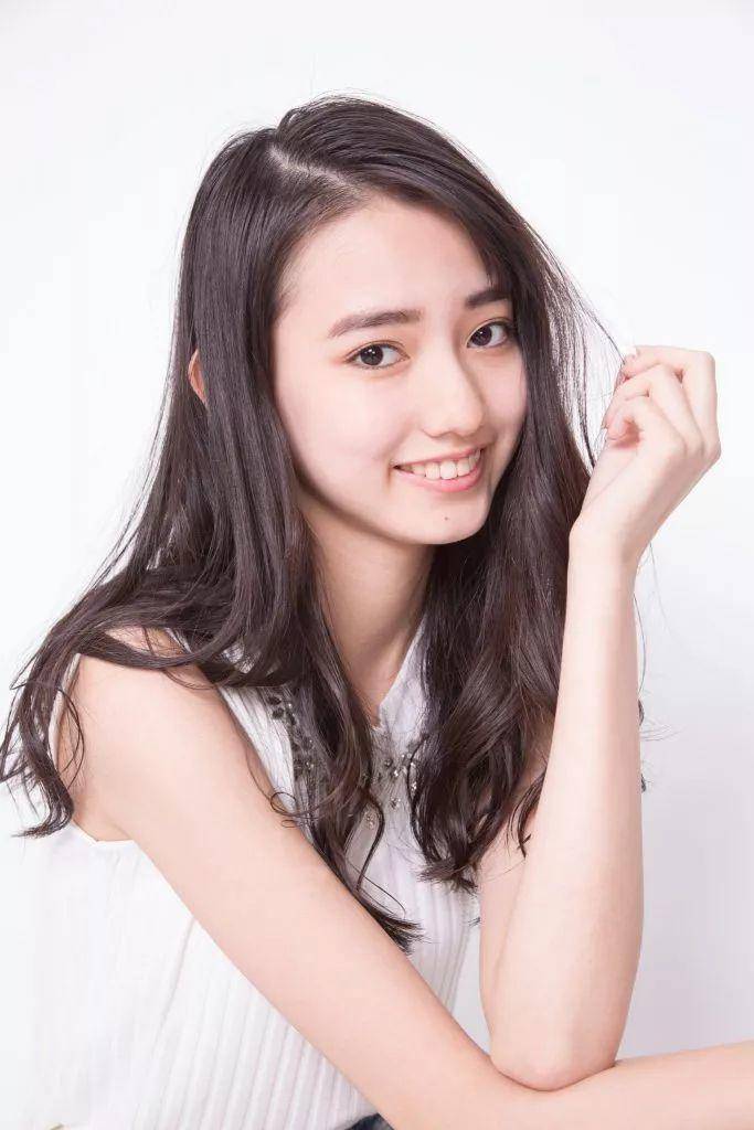腿长83cm的“小菜菜绪”~00后麻豆黑木丽奈