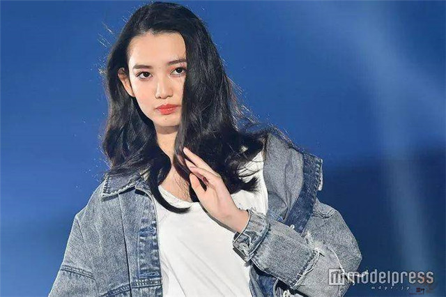 腿长83cm的“小菜菜绪”~00后麻豆黑木丽奈