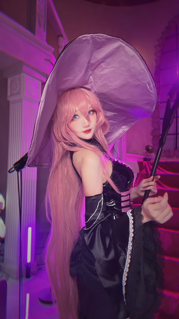 还原又火辣的Coser！《瓜希酱》下乳露出还有一双修长美腿超撩人！