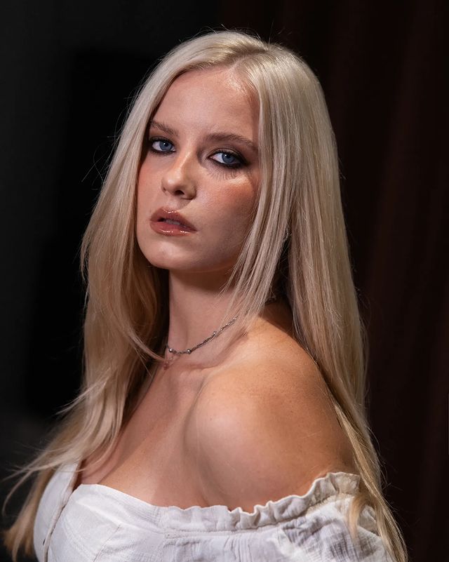 乌克兰美女《Julia Shevchenko》成熟风采超迷人！金发嫩胸超适合洋妞控！