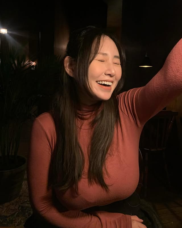 咖啡店美女板娘《임세민1 im sm》藏不住的大UU想跟她要一杯现冲拿铁！