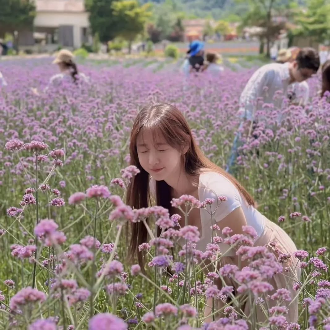 美丽的有料画家《둘기얏1004yyyyyy》热爱记录生活!好身材衬托美景!