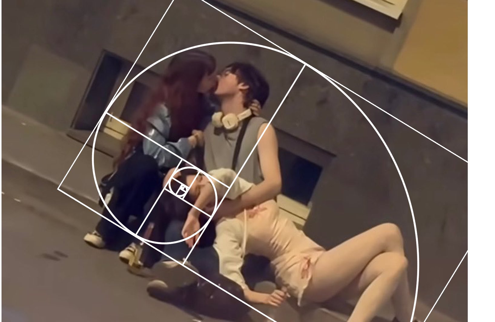 真实意外成梗图《新宿谜样三人组》艺术风貌让网友发挥二创精神!