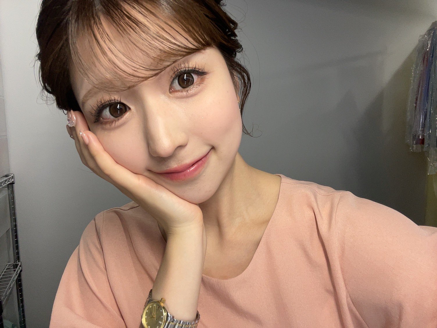 网友忍不住反覆看!爆红女主播《小林李衣奈》看到烟火反应呆萌超可爱!