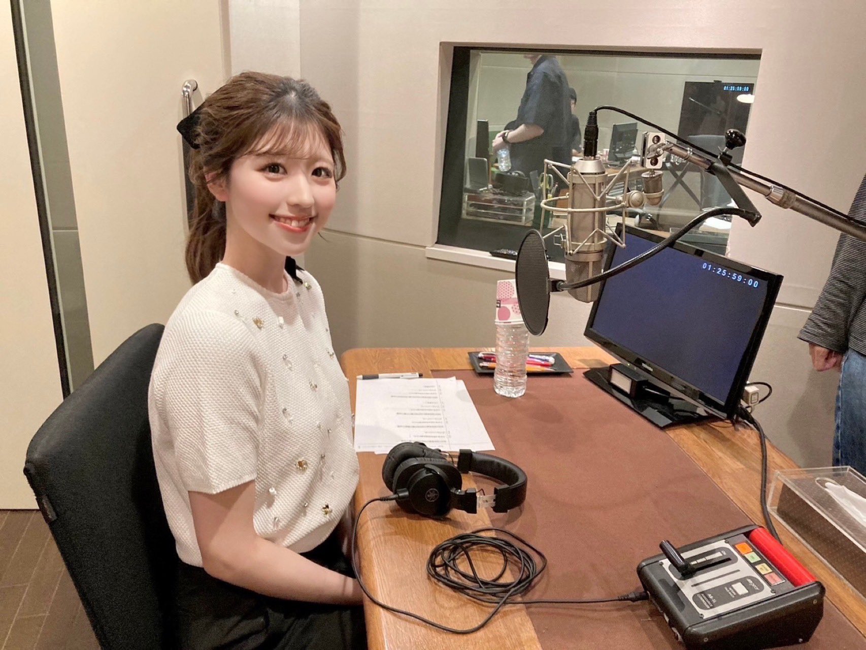 网友忍不住反覆看!爆红女主播《小林李衣奈》看到烟火反应呆萌超可爱!