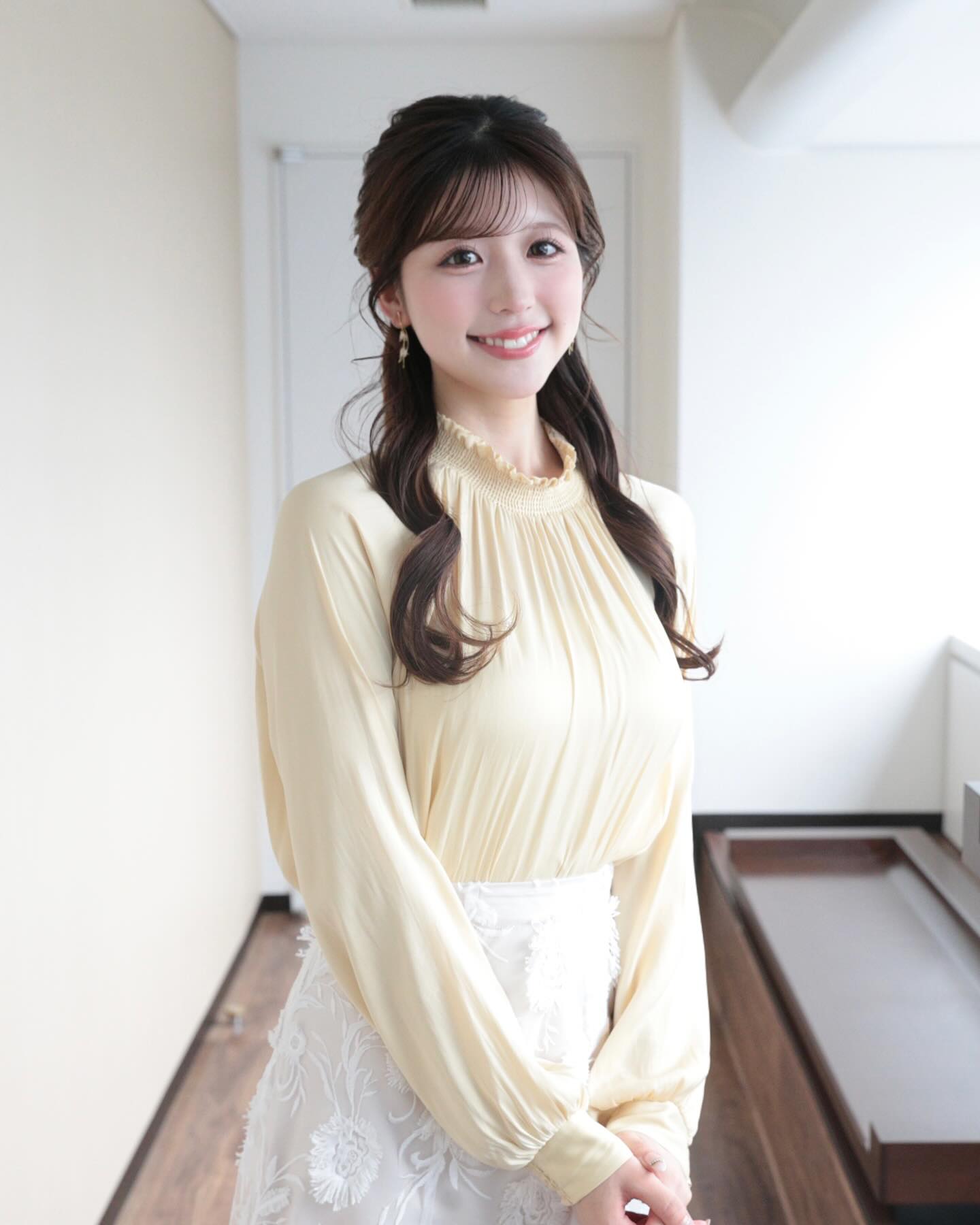 网友忍不住反覆看!爆红女主播《小林李衣奈》看到烟火反应呆萌超可爱!