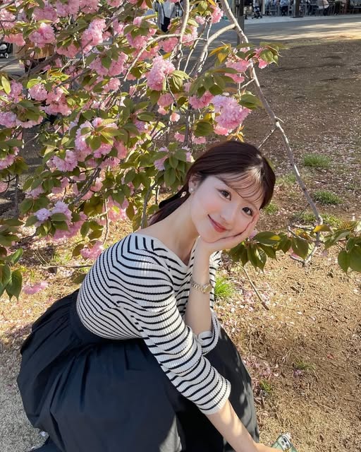 网友忍不住反覆看!爆红女主播《小林李衣奈》看到烟火反应呆萌超可爱!