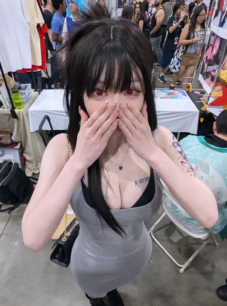 自己创的角色自己来!美女绘师《ruca》精准还原二次元巨乳美角!