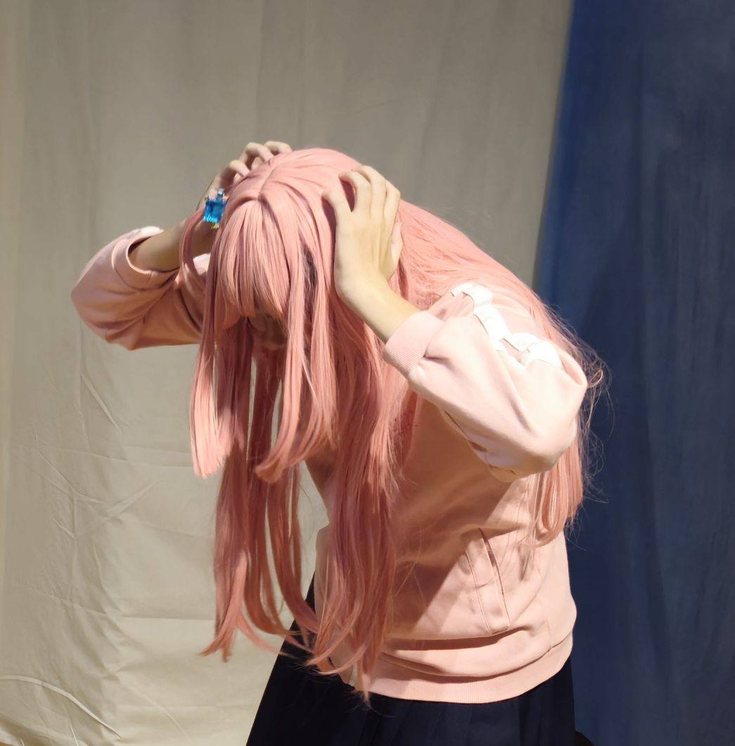 《开拓动漫祭》反差同框「小孤独对比辣妹圣女」,孤独下棋另外一个注目焦点!