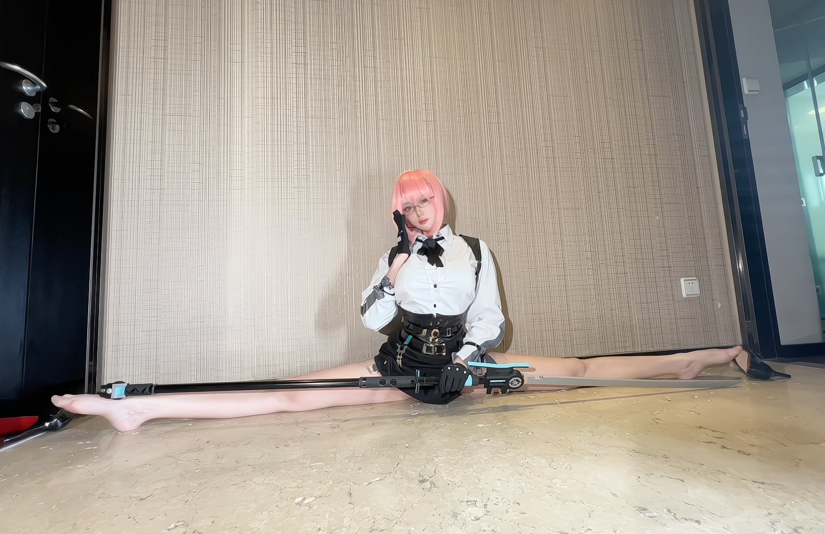 横劈、竖劈,怎么劈都很长!《兔田Nini》一字马简直是日常!