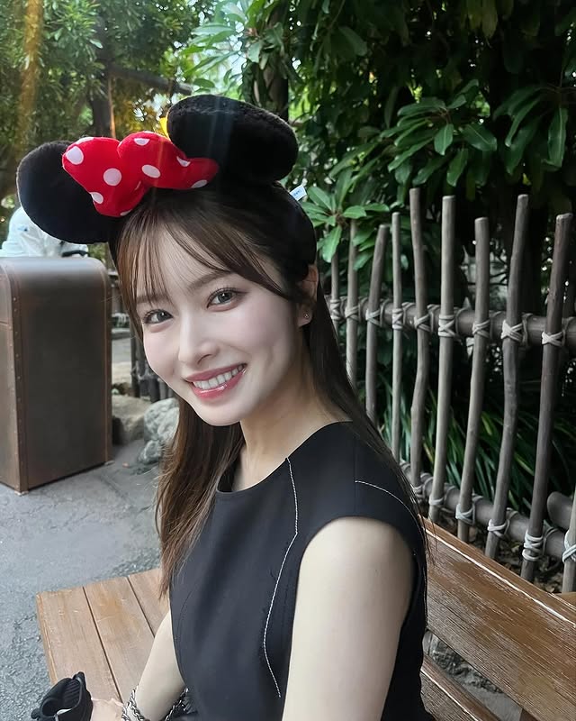 口罩系美女《新山桃子》摘下口罩号称「石原聪美」!网友辣评:真明星脸无误!