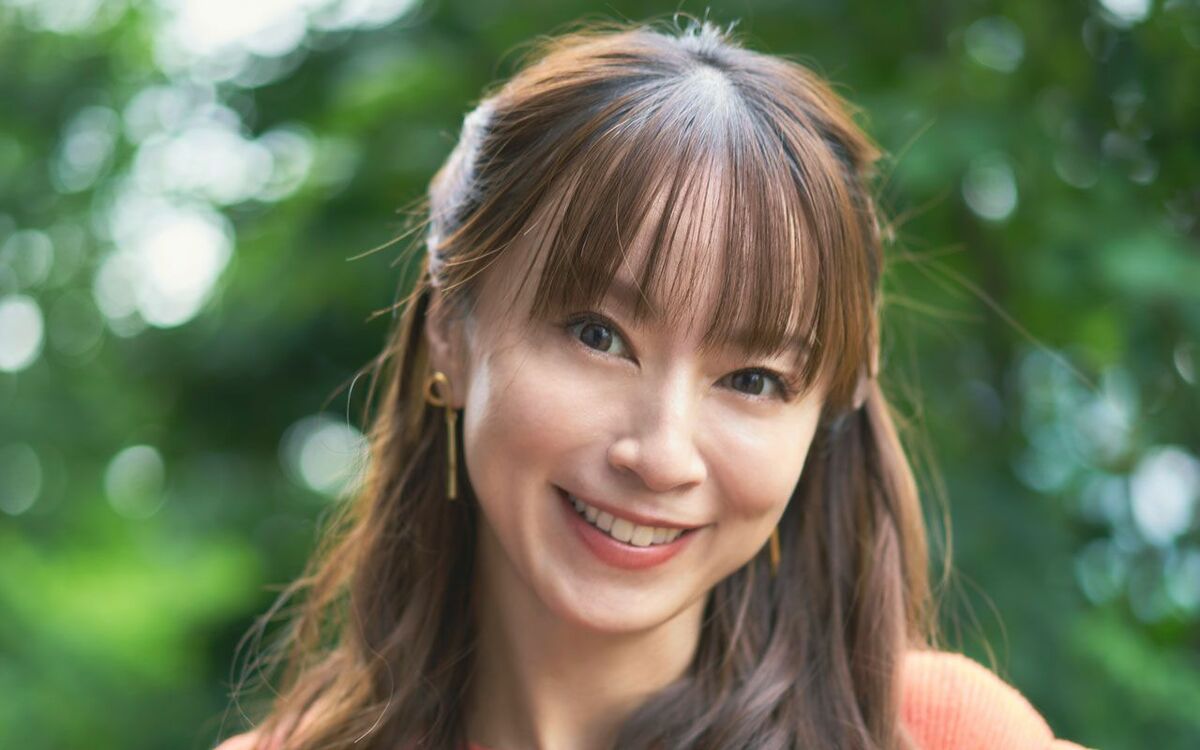 口罩系美女《新山桃子》摘下口罩号称「石原聪美」!网友辣评:真明星脸无误!