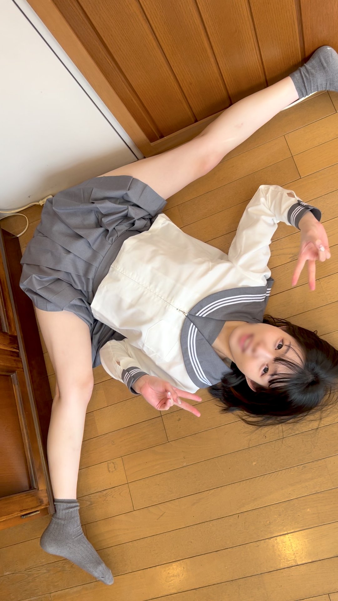 极致的劈衩高手《软体はる》可以凹成V字体!甚至连大法师体位都没问题!