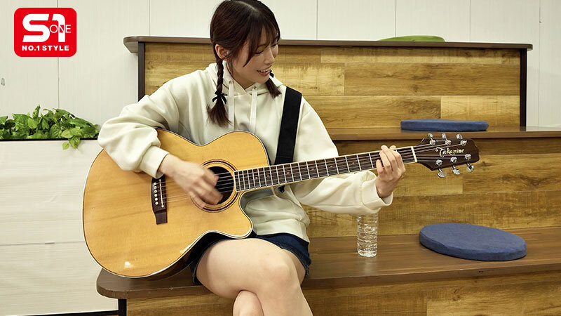 未歩なな(未步奈奈)作品SONE-904发布！走到哪里都被突袭！