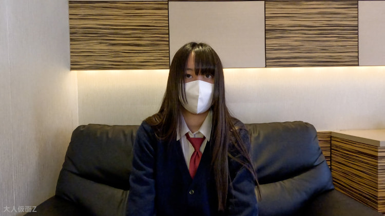 初月（18 岁），身高 173 厘米、体重 58 公斤，有着模特般的身材