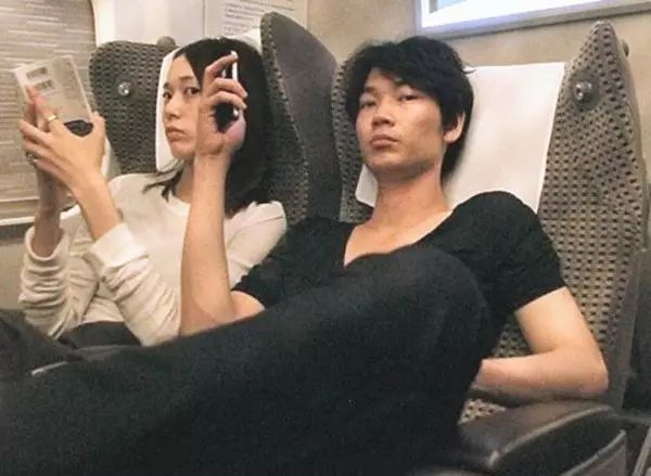 《瑞普·凡·温克尔的新娘》岩井俊二把女优的故事拍到唯美！