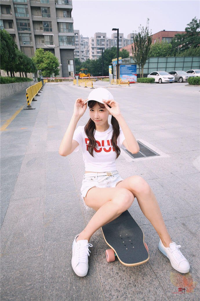 滑板少女，查收一下
