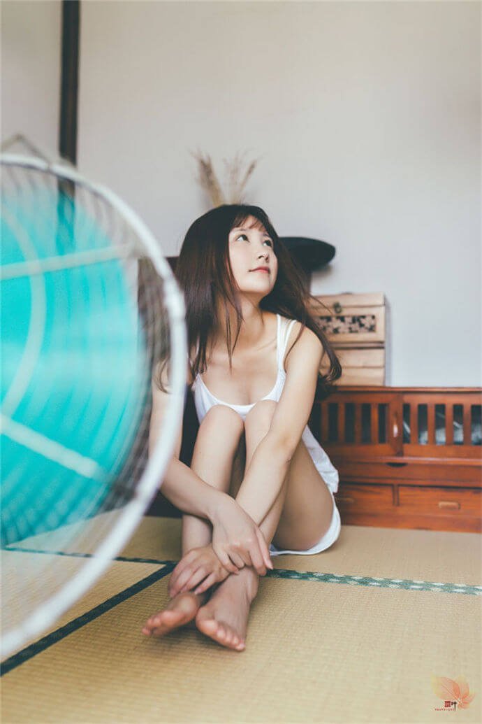 性感学妹清纯美女淑女白皙女神小清新