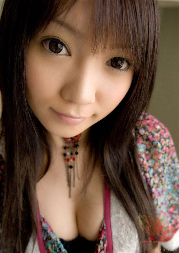 性感童颜正妹双手揉弄两只绵乳