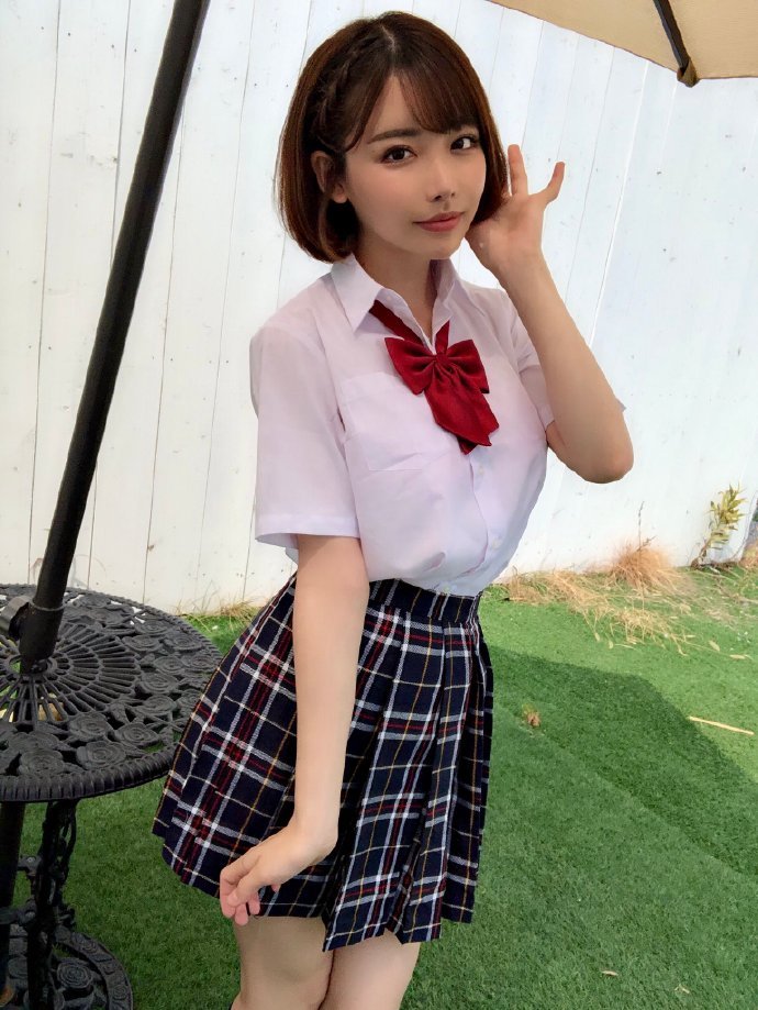 三上悠亚挥毫题写老司机