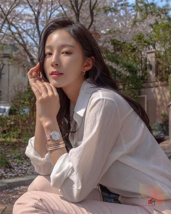 INS小姐姐：wanna._b