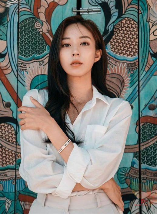 INS小姐姐：wanna._b