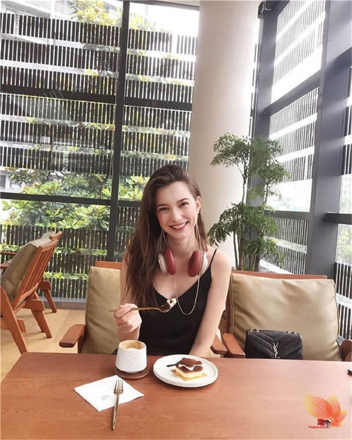 这个插水稻的外国小姐姐，太美了吧！