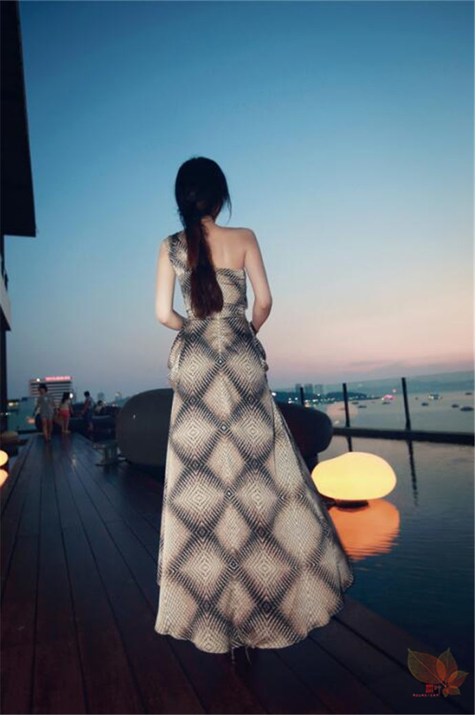 夏夜性感，绰约多姿