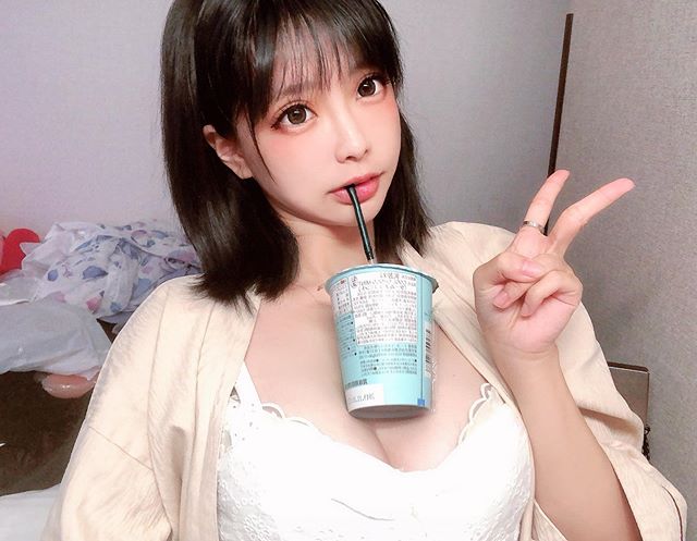 《Eroko千叶球球》露出「迷茫又挑逗」的眼神等你回家！