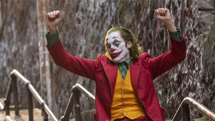 《小丑》热搜狂飙７４万！关键字一搜发现「暗黑周董版Joker小丑」！