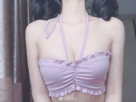 微博第三期美胸大赛正式开始，准备纸巾来围观。